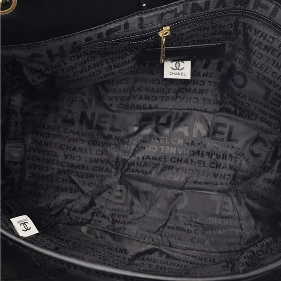 Elegant Black and Tan Quilted Women's Bag - Picture 4 of 4